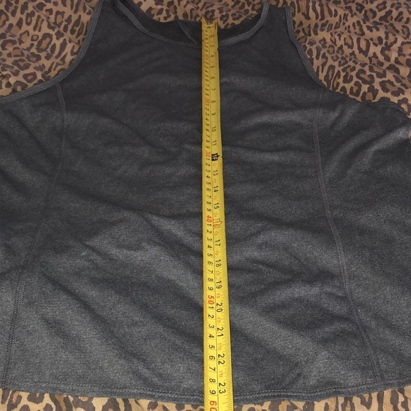 Climate Control
Size X-Large gray tank slight open back Quick dry fabric - Picture 2 of 12